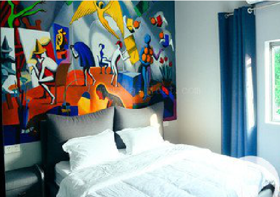  龙游对于酒店的墙体彩绘而言更注重哪些方面？