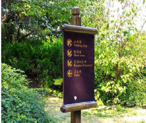  龙游标识牌与环境之间有什么关系？